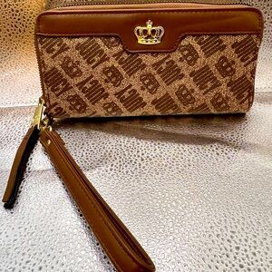 Juicy Couture Women's Brown Logo Crowd Pleaser Zip-Around Wallet/Wristlet